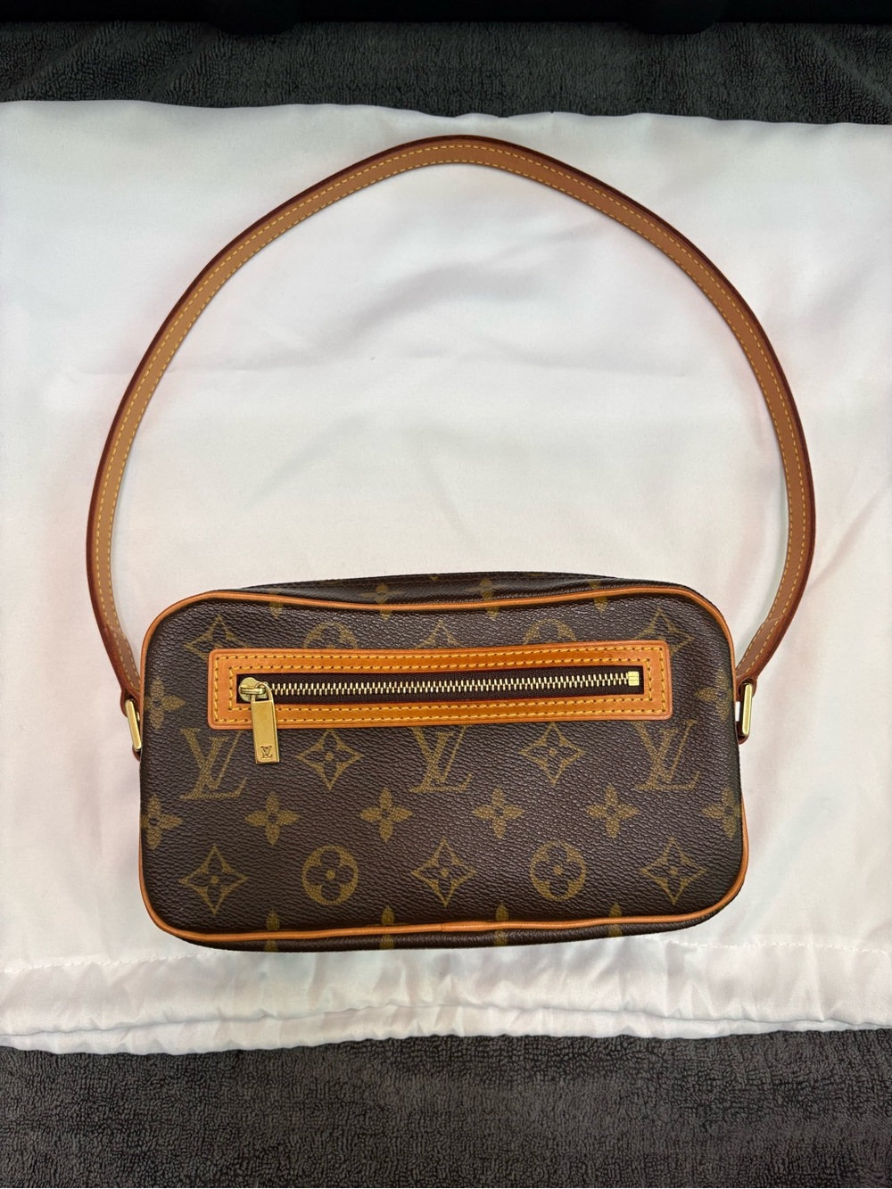 💜Louis Vuitton Pochette Cite: Monogram💜
